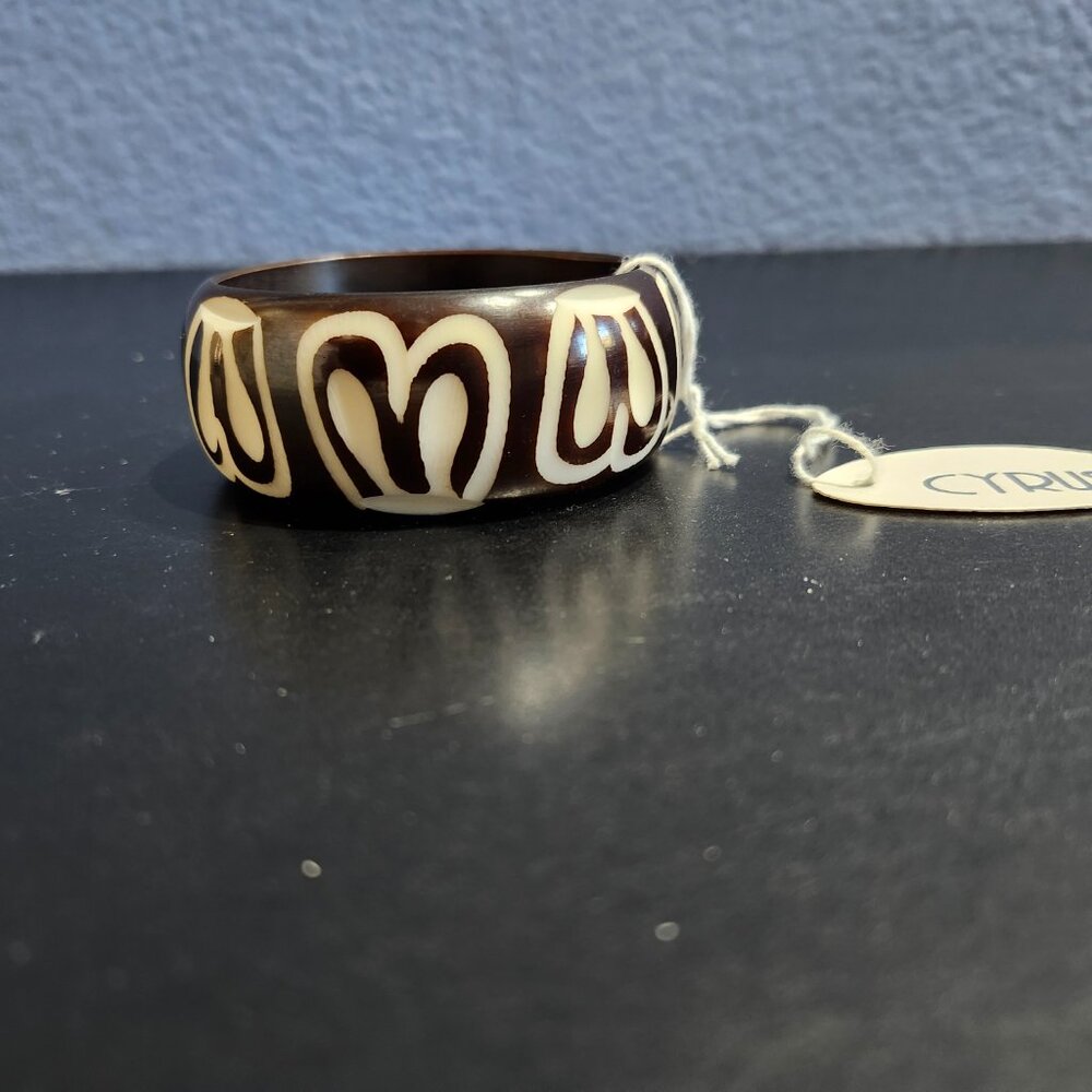 Wide Bangle Bracelet, Brown and Cream Carved Resin, Vintage by CYRUS, NWT